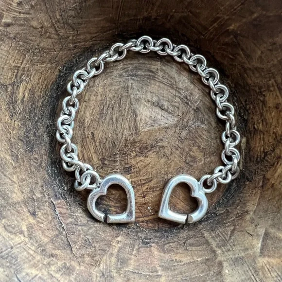 Sweet Vintage Sterling Silver Hearts Bracelet - Picture 4 of 7